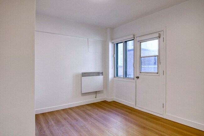 Photo du bâtiment - 3455 Rue Aylmer