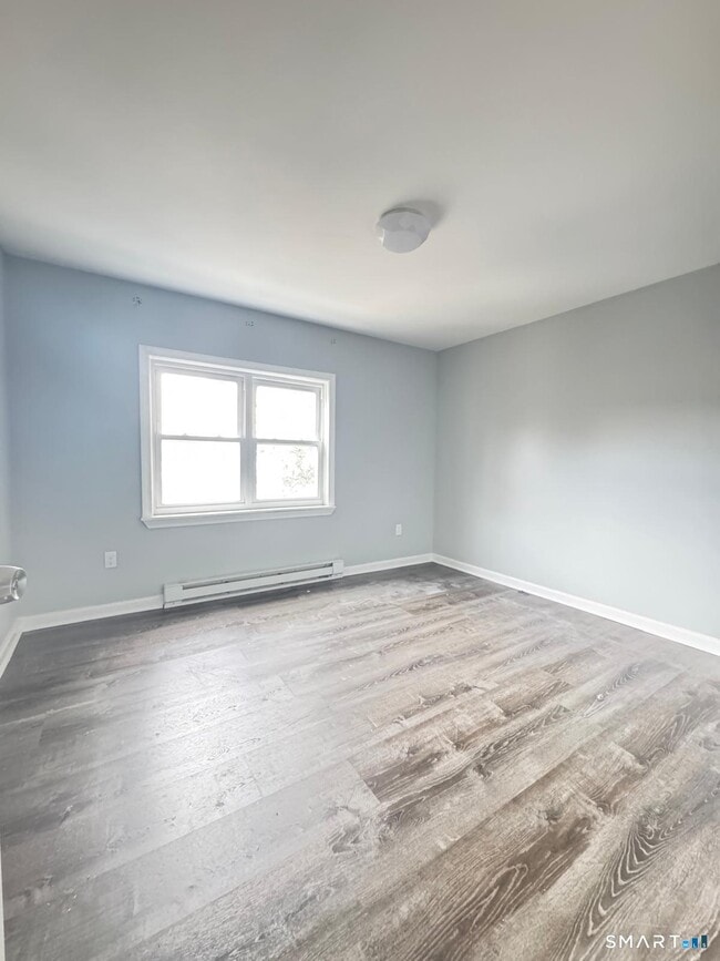 Building Photo - 33 Pond St