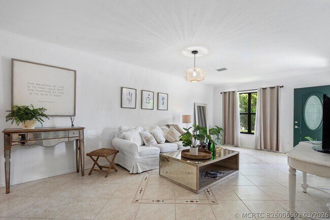 Foto del edificio - 1369 Riverside Cir