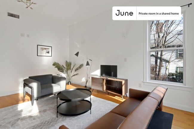 Building Photo - Room in Shared 4 bed/2 bath home in Roxbury