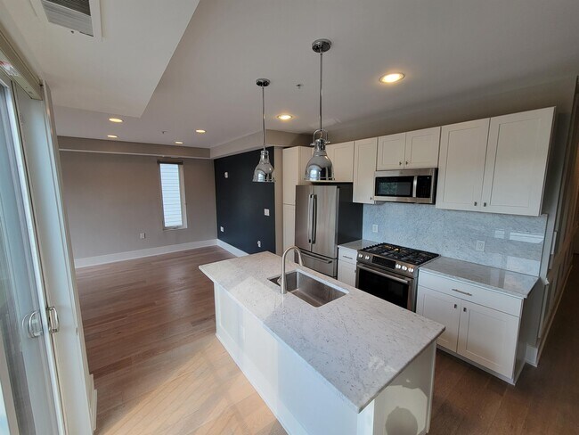 Building Photo - 1112 Montello Ave NE