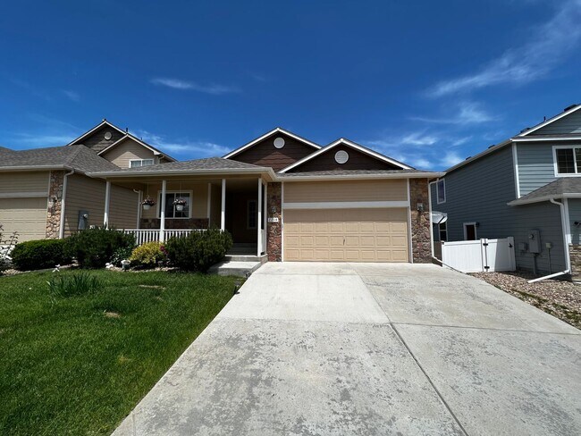Building Photo - Charming 3 Bed, 2 Bath Home in Maple Hill