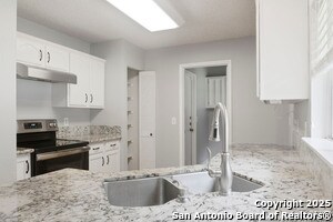Building Photo - 8551 Marathon Dr