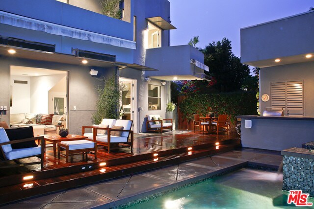 Building Photo - 8735 Dorrington Ave