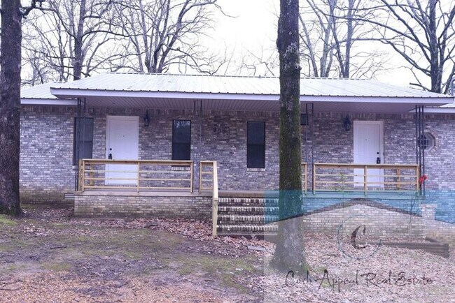 Building Photo - Move in special $500!! Beautifully renovated 1 bed / 1 bath duplex in a great neighborhood!!