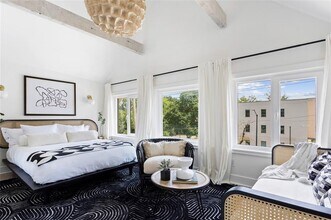 Building Photo - 724 Charles Allen Dr NE