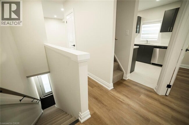 Building Photo - 265 Robert St