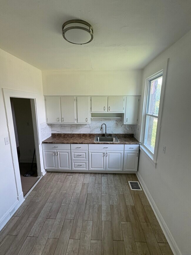 Foto del edificio - 137 Hazelwood Ave