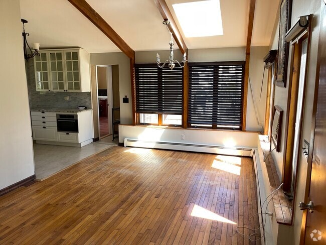 Building Photo - 24 Woodland Ln
