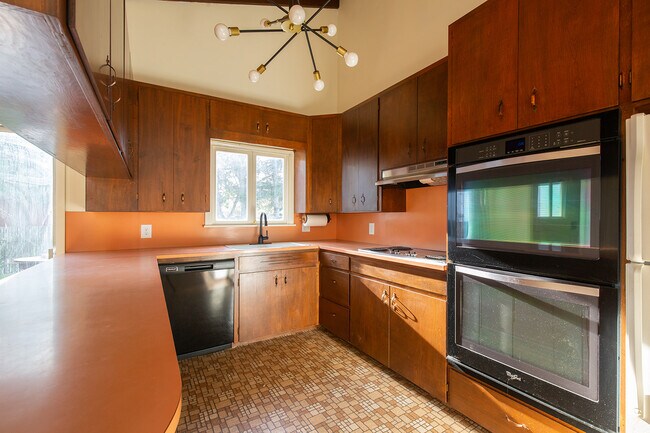 Building Photo - 531 McKinley Ave