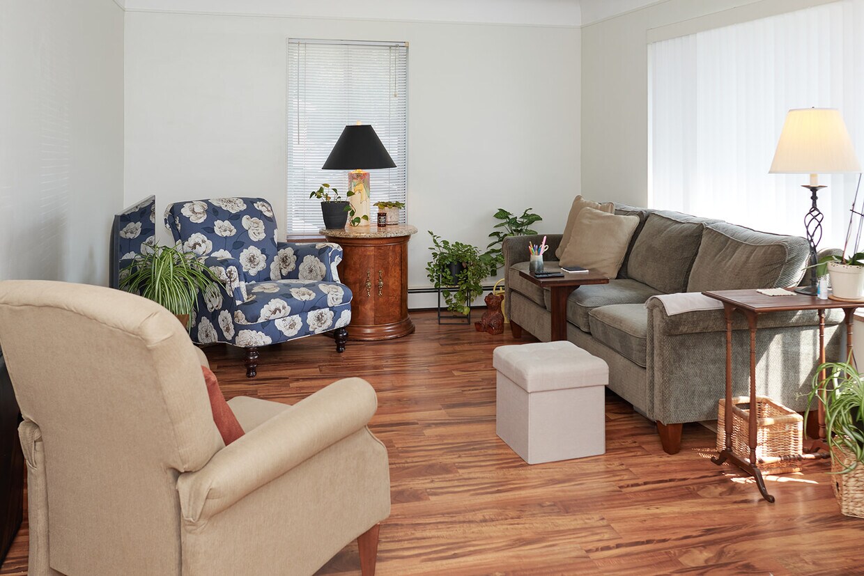 Foto principal - 4302 W 13 Mile Rd