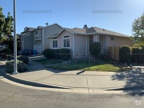 Building Photo - 2461 Meda Ave