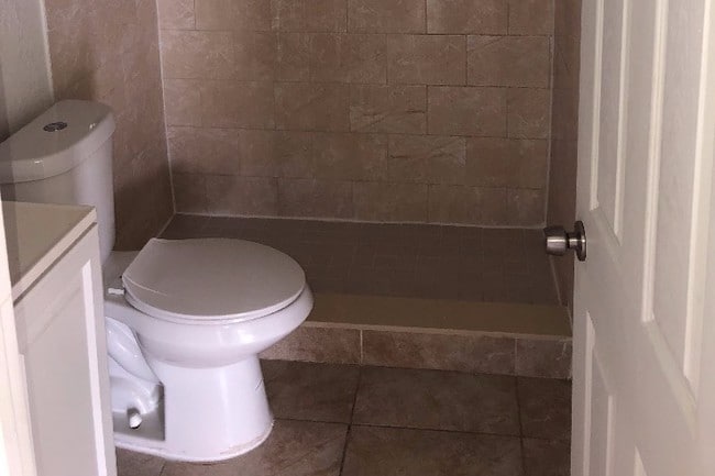 Photo - 932 Newton Ave S Apartments