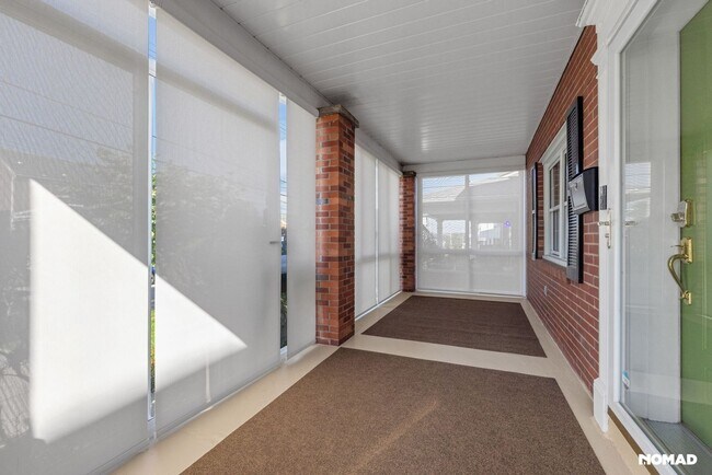 Foto del edificio - 3 Bedroom Completely Remodeled Single Fami...