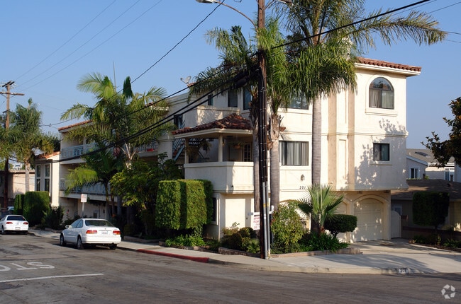 Building Photo - 201 Concord St