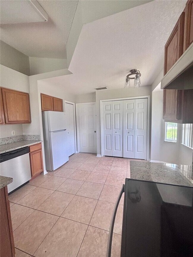 Building Photo - Davenport Home