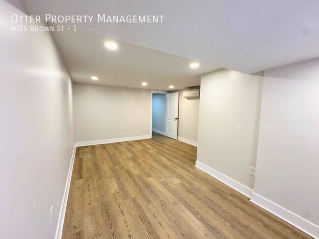 Building Photo - 2BR/1BA Gorgeous Ground Floor Apartment wi...