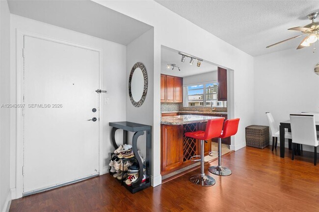 Building Photo - 1817 S Ocean Dr