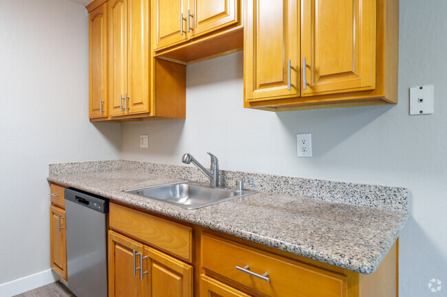 2BR, 2BA - 950SF - Kitchen - Junction Flats