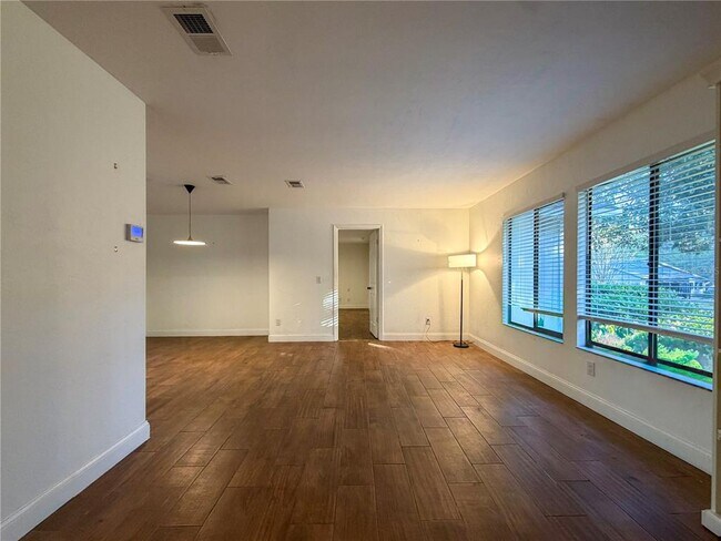 Foto del edificio - 6242 NW 105th Ave