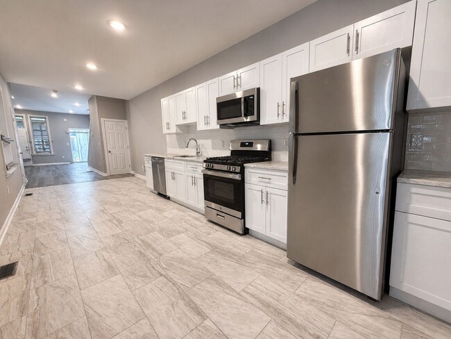 Building Photo - Spacious 4BR Home with Central Air, 2.5 Baths & Basement Storage in West Philadelphia