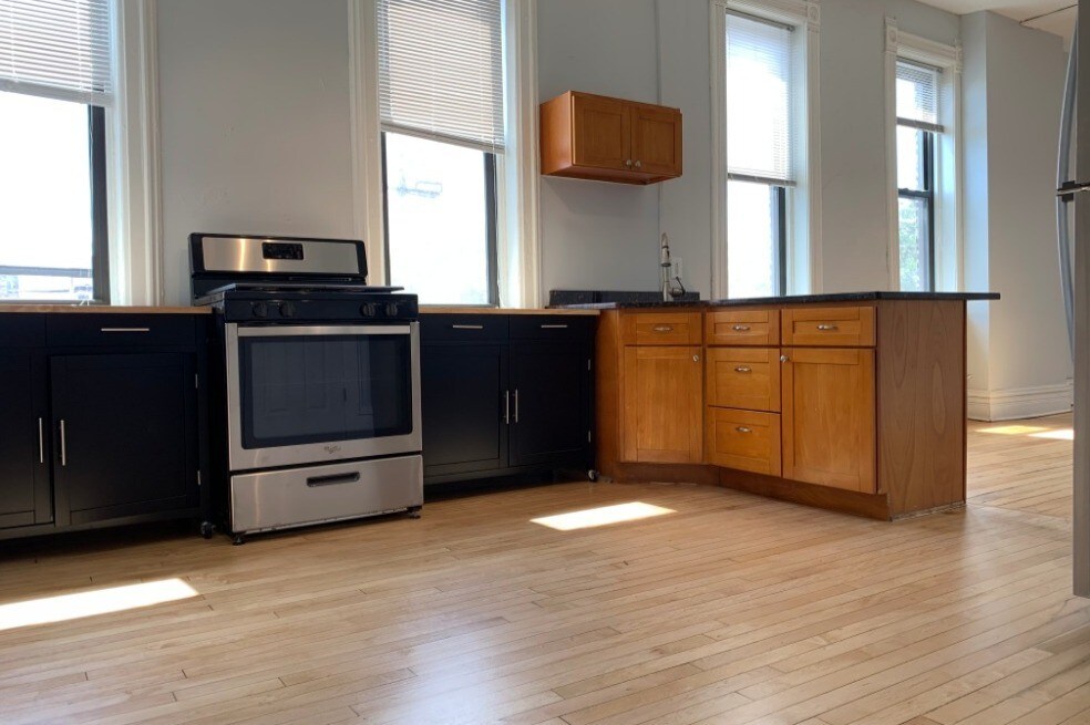 Kitchen - 1251 W 18th St