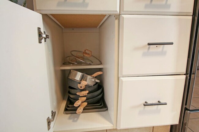 Building Photo - 3446 N Ozark Ave