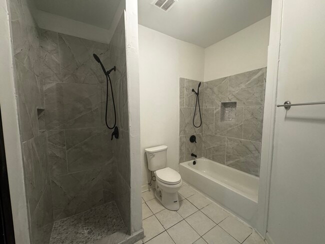 Building Photo - 437 E 46th St