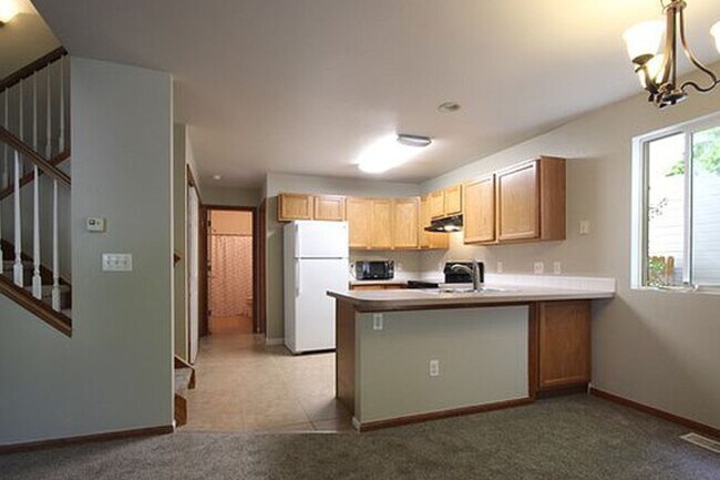 Building Photo - 730 Ponderosa Dr