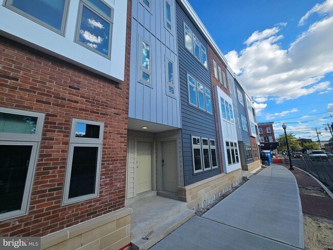Building Photo - 200 Hamilton Ave