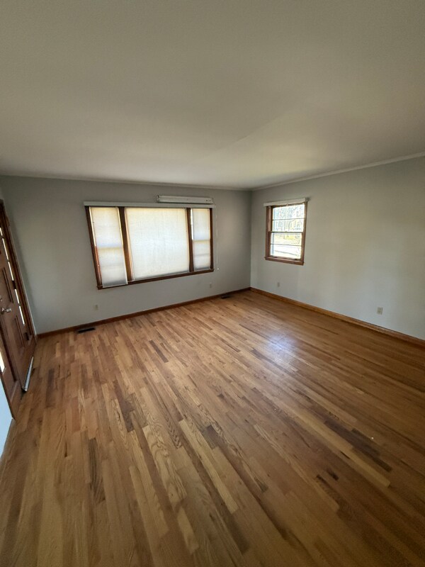 Building Photo - 402 Cumberland Ave