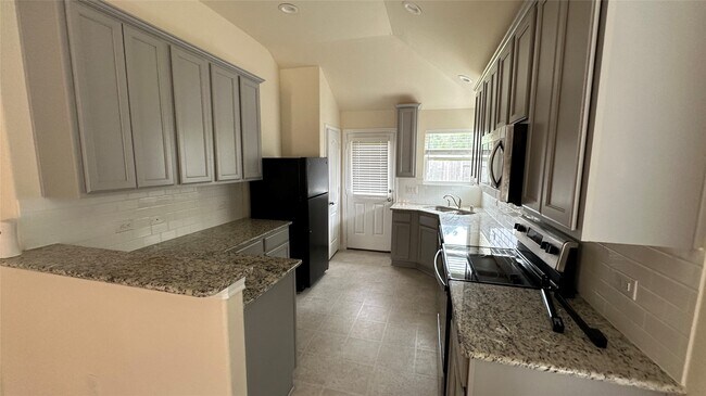 Foto del edificio - 17777 Lionheart Rd