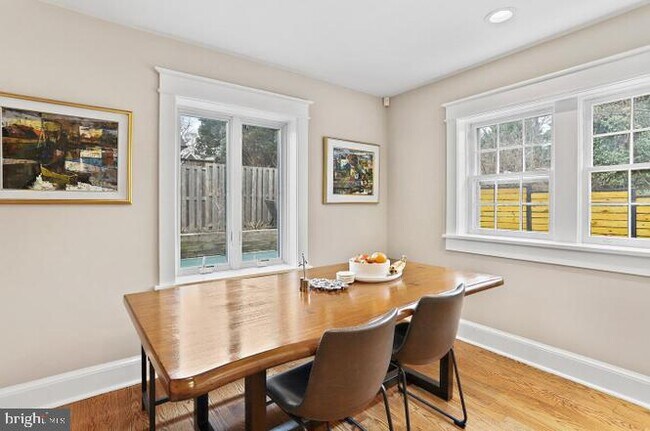 Foto del edificio - 2347 S Arlington Ridge Rd