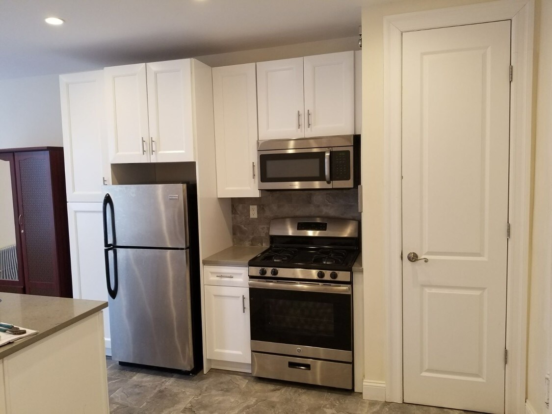 Foto principal - 3100 Brighton 7th St