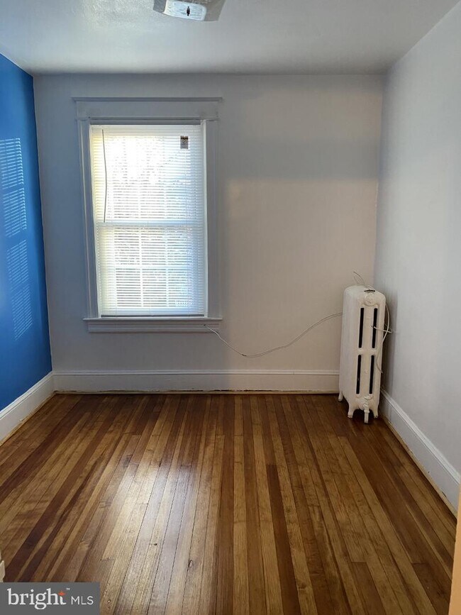Building Photo - 515 Crittenden St NW