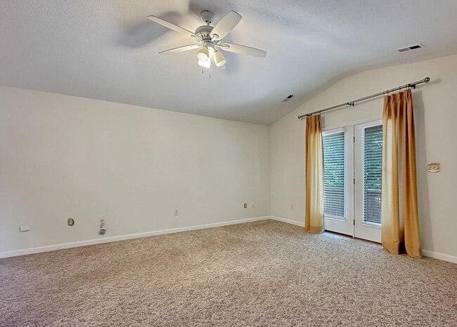 Building Photo - Beaver Creek Condo Enjoy Living at it's Fi...