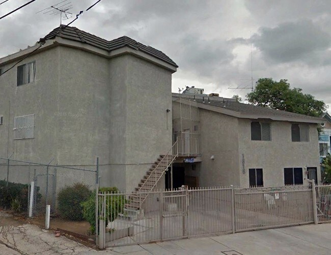 Foto del edificio - 1815 E 2nd St