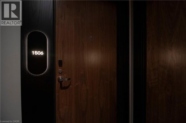 Building Photo - 25 Wellington St S