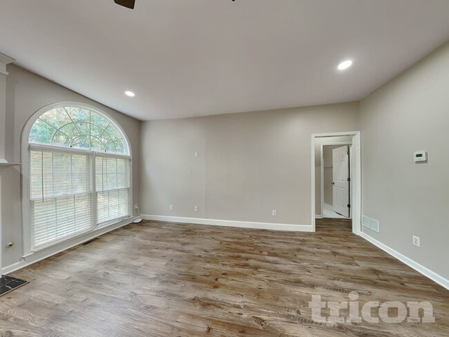 Foto del edificio - 716 Parkside Dr