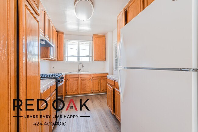 Building Photo - ~Newly Refurbished~ Fantastic Two Bedroom ...