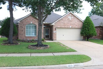 Building Photo - 1611 Maryvale Dr