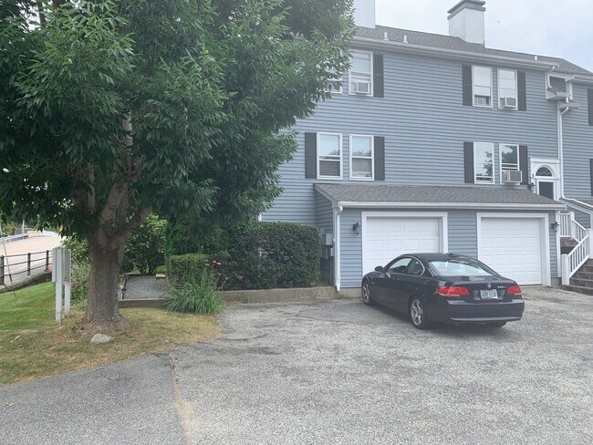 Building Photo - 33 Van Zandt Ave