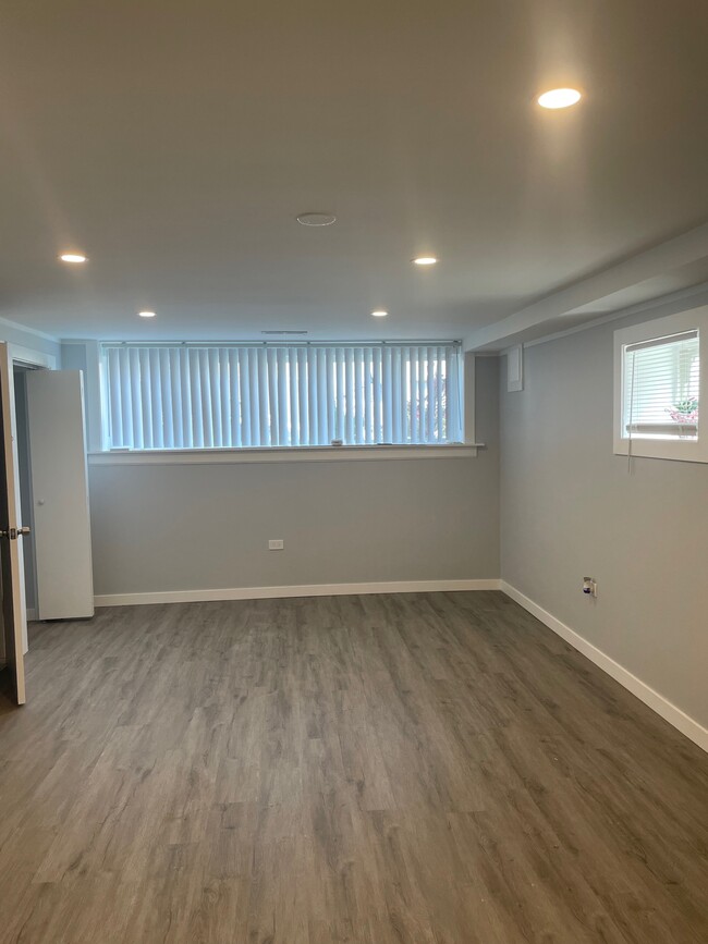 Family Room - 4508 N Nottingham Ave