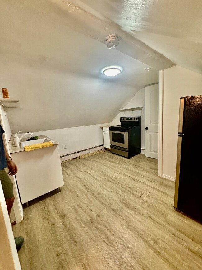 Photo - 123 Francis Ave (Pawtucket, RI) Apartment
