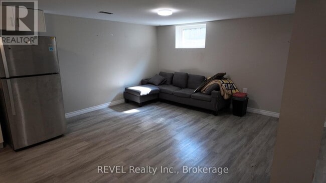 Building Photo - 12 Glendale Dr