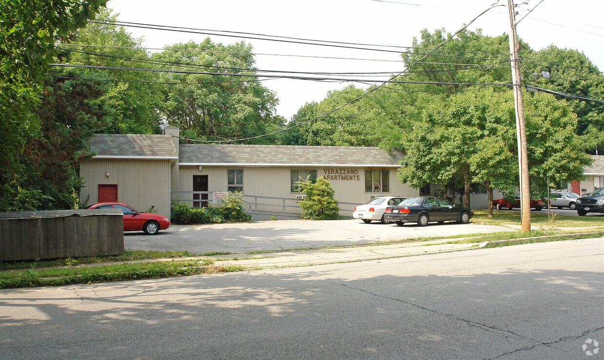 Primary Photo - verazzano apartments