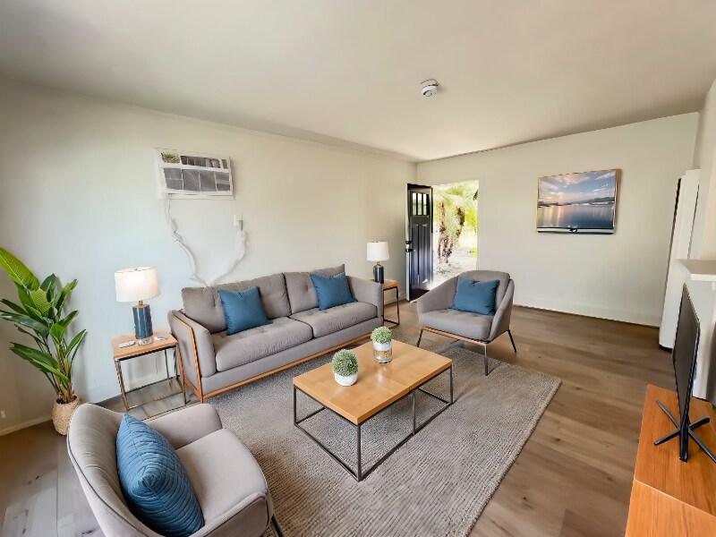 Foto principal - 12551 Nutwood St