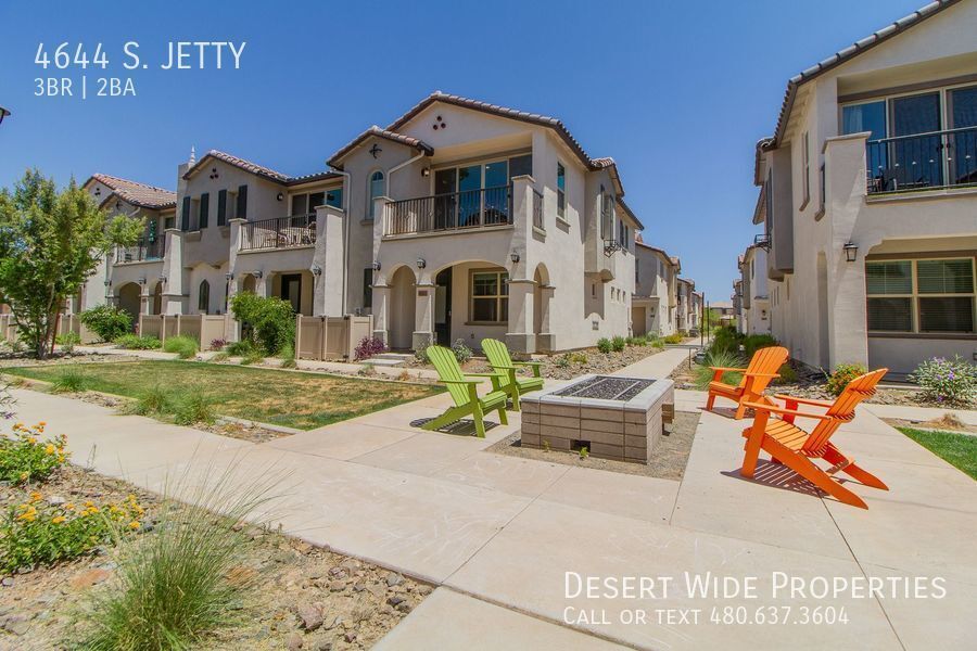 Primary Photo - RATE REDUCED!! Lovely 3 bedroom Townhome i...