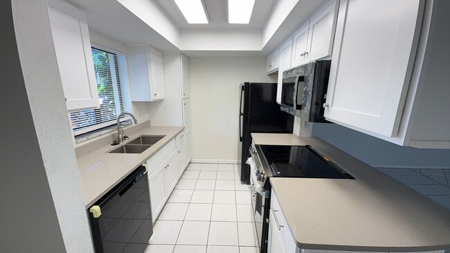 Newly renovated 2 bedroom Townhouse for Re... - Newly renovated 2 bedroom Townhouse for Re...