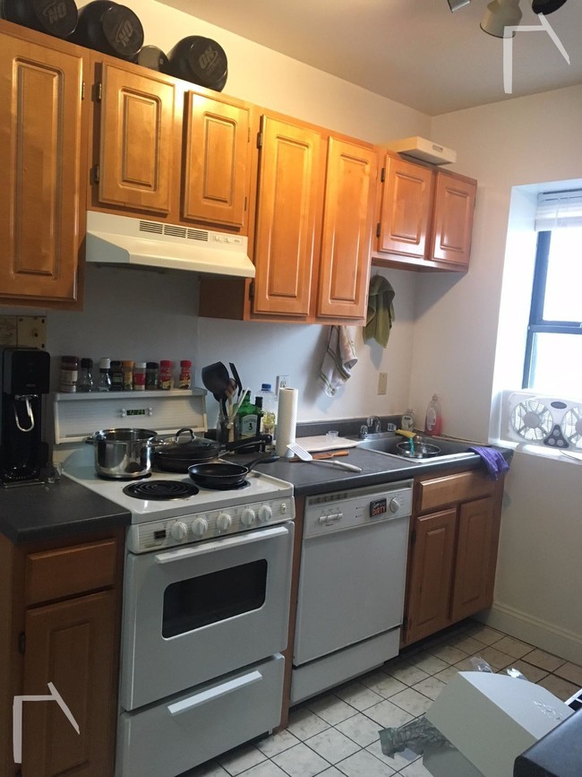 Foto del edificio - 829-833 Beacon St